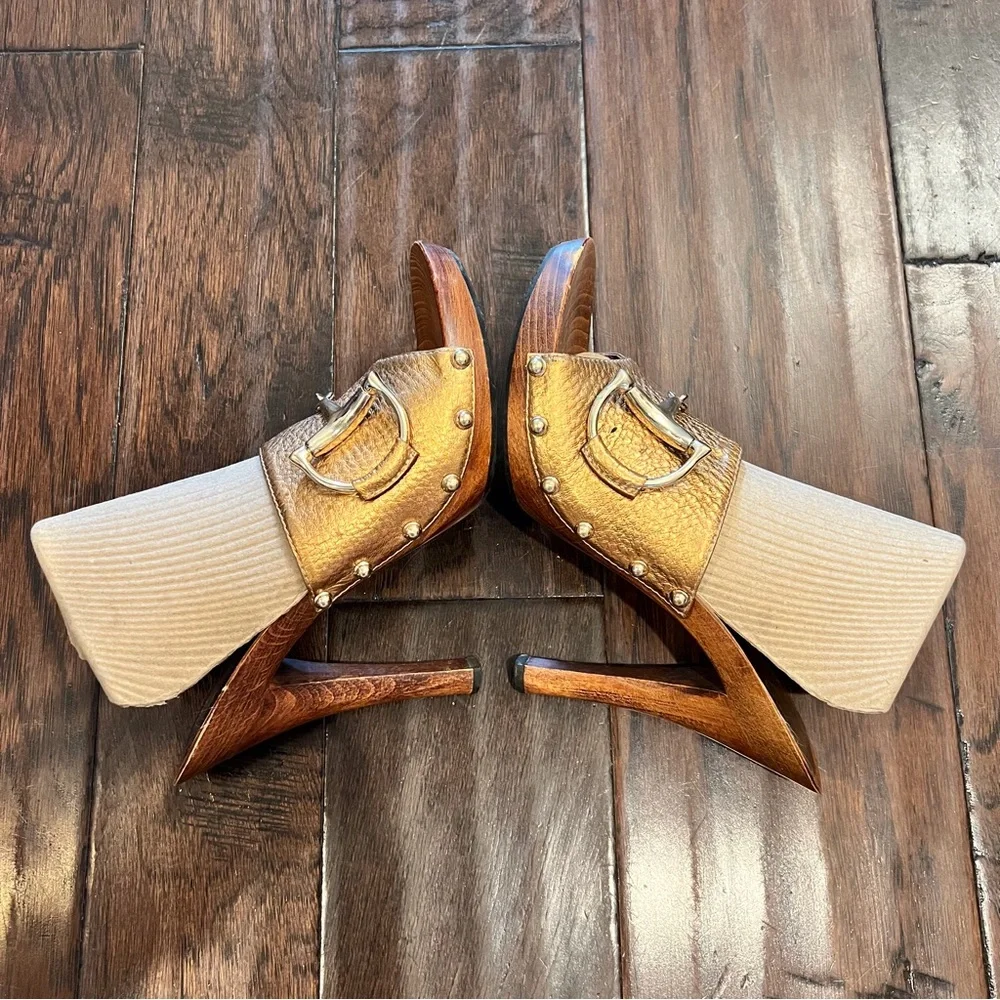 Authentic Gucci Women's Metallic Gold Slide Sandals with Horsebit Detail